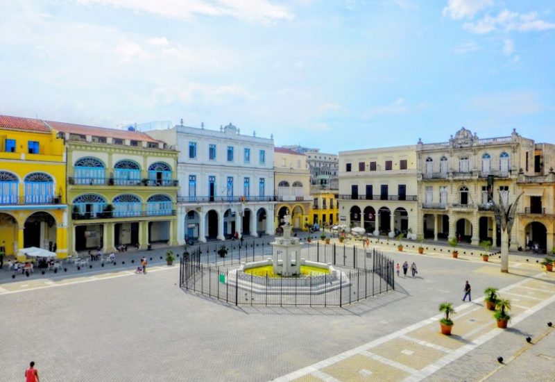 Plaza-Vieja-by-tropicalcubanholiday-1